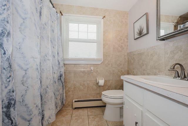 57 Arnold Ave, Lowell, MA 01852