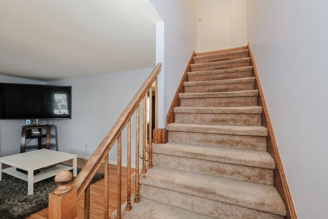 57 Arnold Ave, Lowell, MA 01852