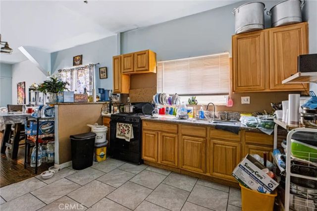 1208 E 34th Street Los Angeles CA, Los Angeles, CA 90011