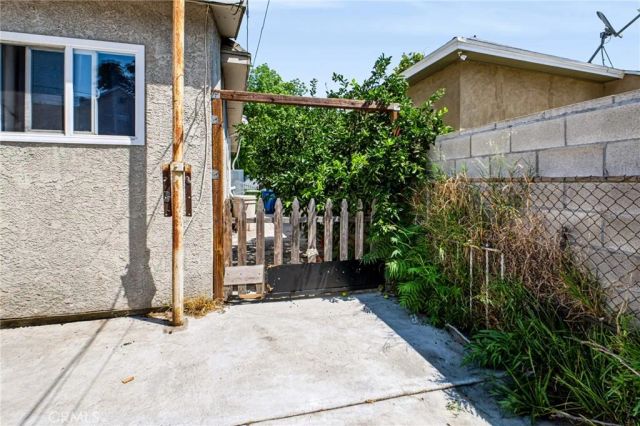1208 E 34th Street Los Angeles CA, Los Angeles, CA 90011