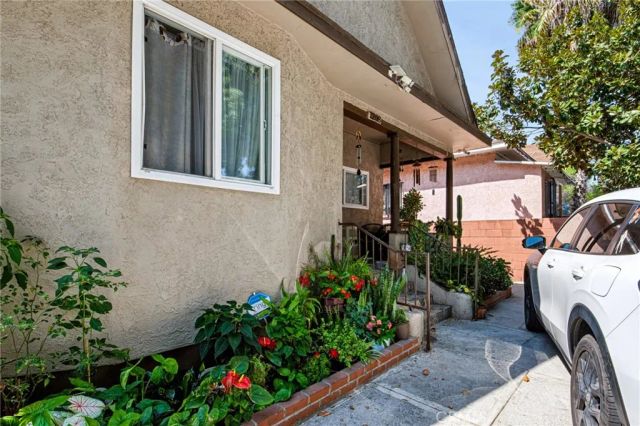 1208 E 34th Street Los Angeles CA, Los Angeles, CA 90011