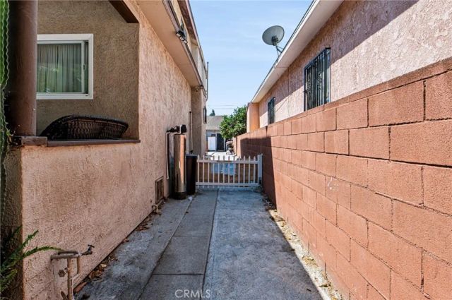 1208 E 34th Street Los Angeles CA, Los Angeles, CA 90011
