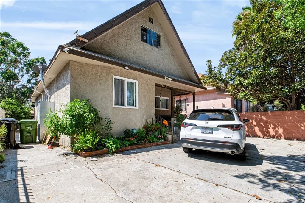 1208 E 34th Street Los Angeles CA, Los Angeles, CA 90011