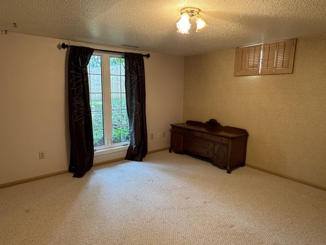 2329 Minnetonka Drive, Cedar Falls, IA 50613