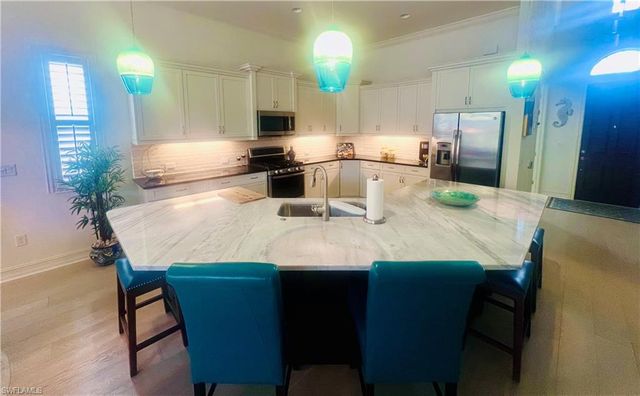 6574 Amarone LN, Naples, FL 34113