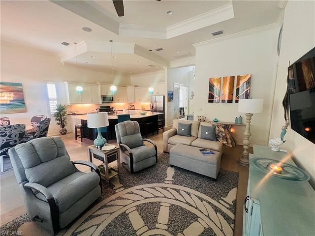 6574 Amarone LN, Naples, FL 34113