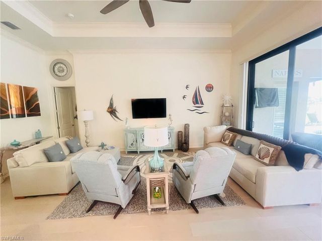 6574 Amarone LN, Naples, FL 34113