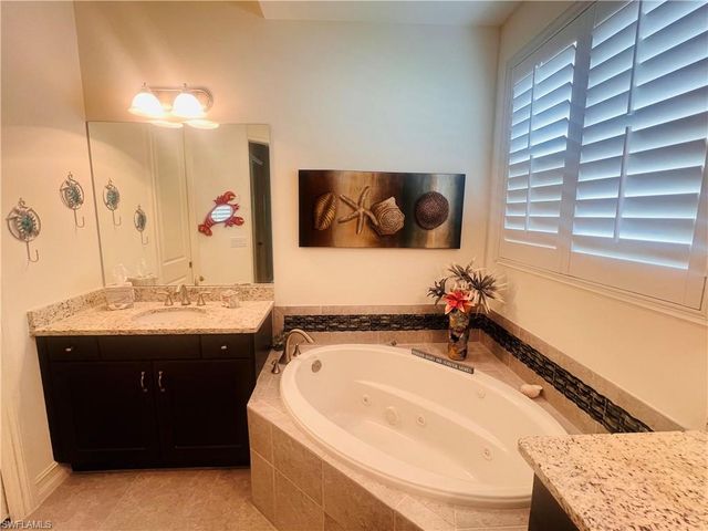 6574 Amarone LN, Naples, FL 34113