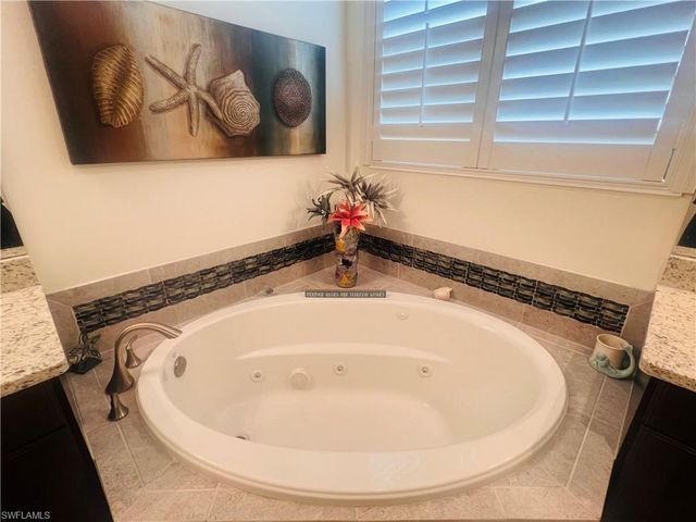 6574 Amarone LN, Naples, FL 34113