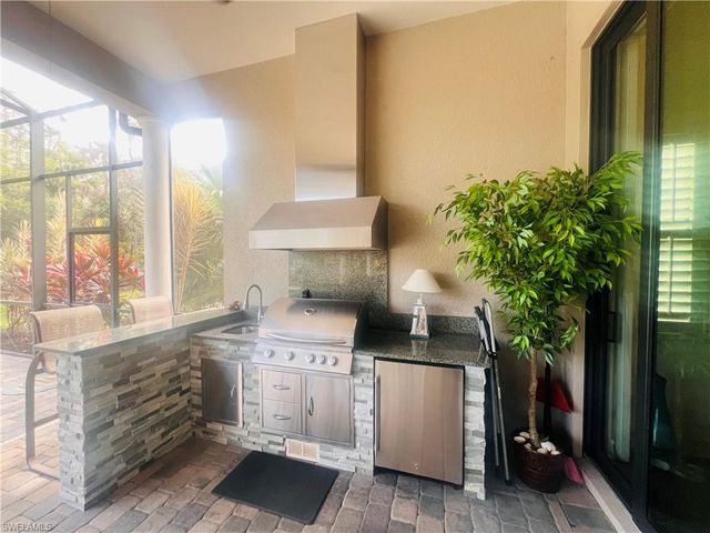 6574 Amarone LN, Naples, FL 34113