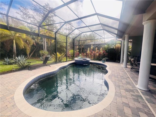 6574 Amarone LN, Naples, FL 34113