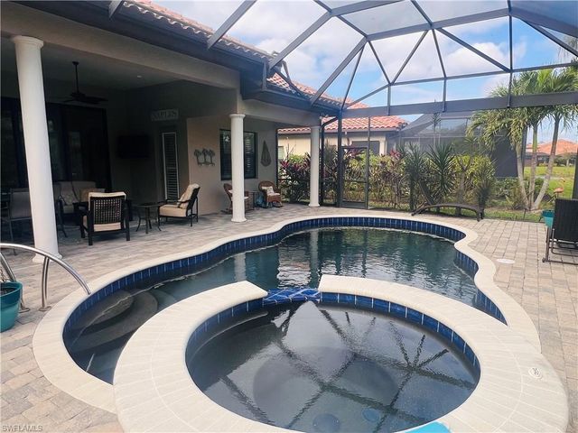 6574 Amarone LN, Naples, FL 34113