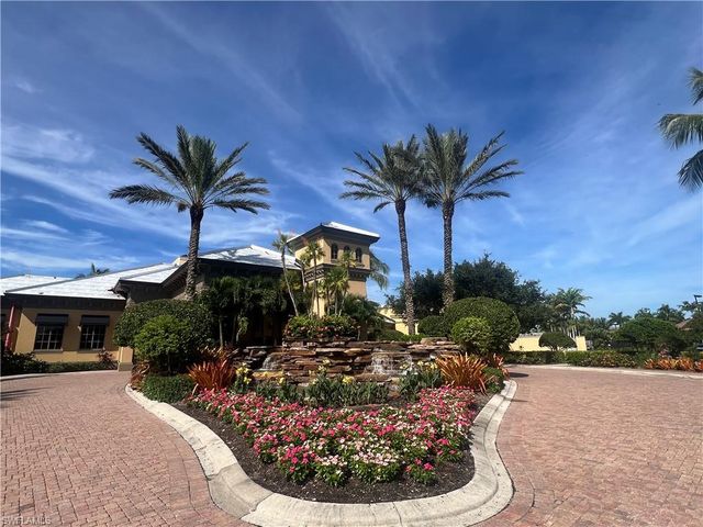 6574 Amarone LN, Naples, FL 34113