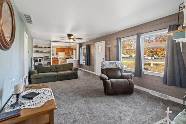 105 Meadowbrook Boulevard, Kingsford Heights, IN 46346