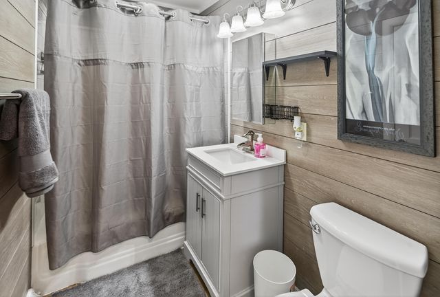 105 Meadowbrook Boulevard, Kingsford Heights, IN 46346