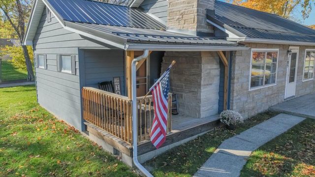 105 Meadowbrook Boulevard, Kingsford Heights, IN 46346