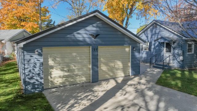 105 Meadowbrook Boulevard, Kingsford Heights, IN 46346