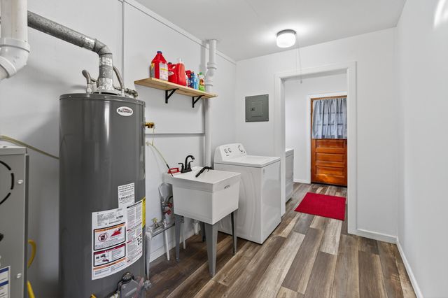 105 Meadowbrook Boulevard, Kingsford Heights, IN 46346