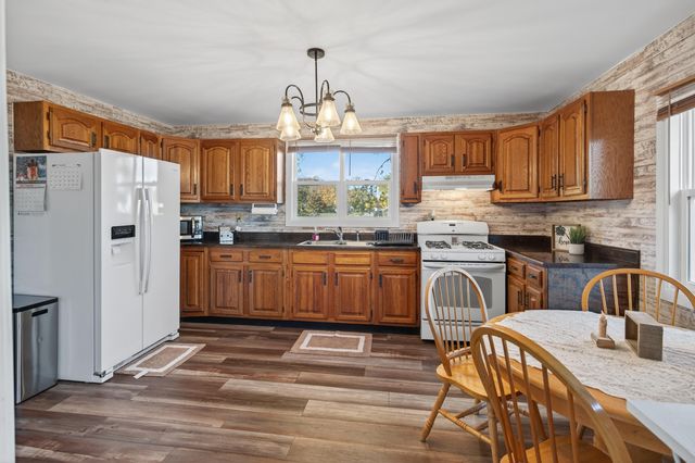 105 Meadowbrook Boulevard, Kingsford Heights, IN 46346