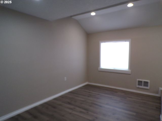 870 W LINCOLN St, Woodburn, OR 97071