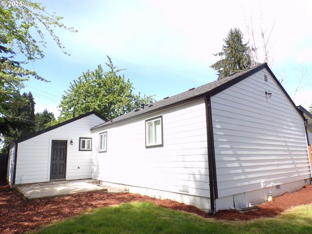 870 W LINCOLN St, Woodburn, OR 97071