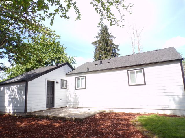 870 W LINCOLN St, Woodburn, OR 97071
