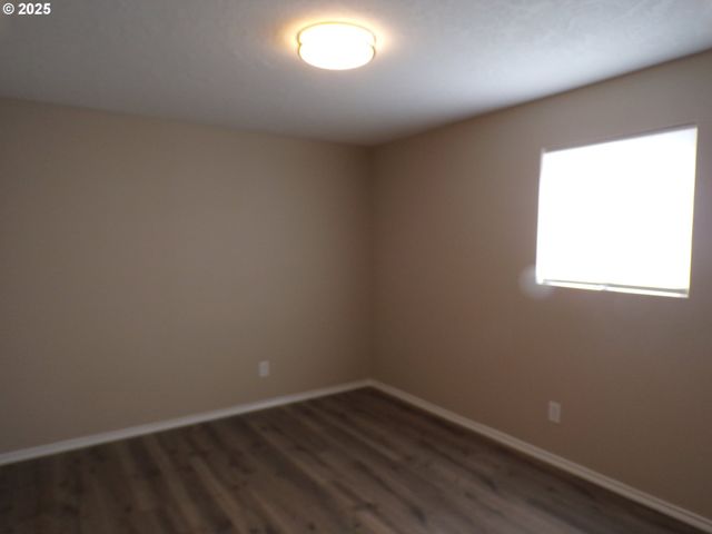 870 W LINCOLN St, Woodburn, OR 97071
