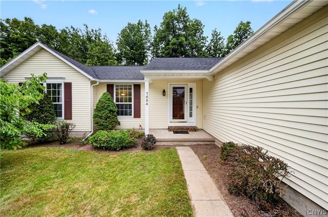 7554 Sugarwood Lane, Clay, NY 13212