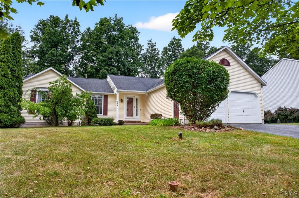 7554 Sugarwood Lane, Clay, NY 13212