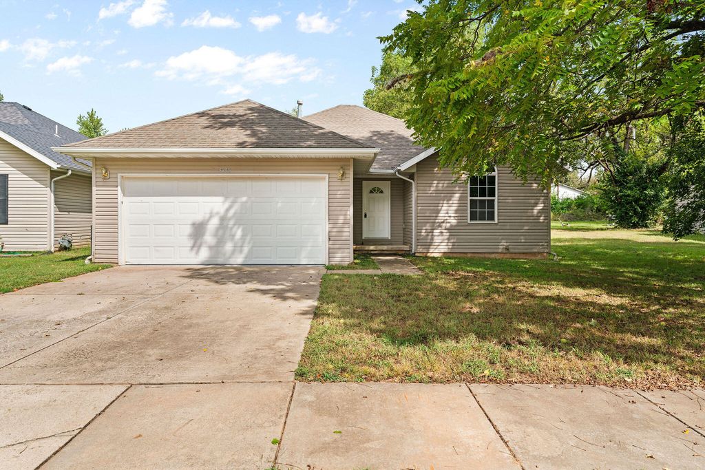 3245 West Lombard Street, Springfield, MO 65802