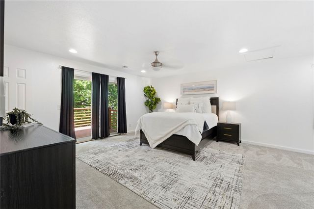 1143 N Oak Drive, Fayetteville, AR 72701