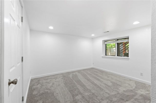 1143 N Oak Drive, Fayetteville, AR 72701