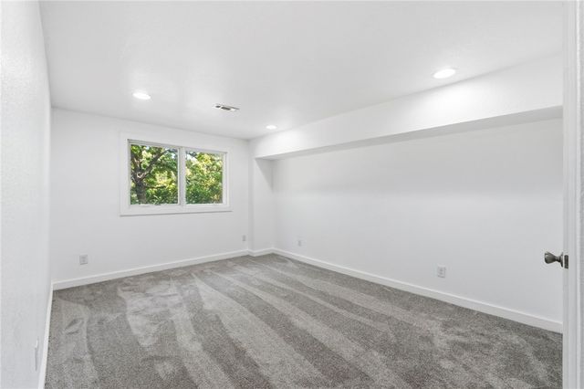 1143 N Oak Drive, Fayetteville, AR 72701