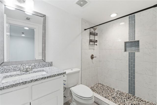 1143 N Oak Drive, Fayetteville, AR 72701