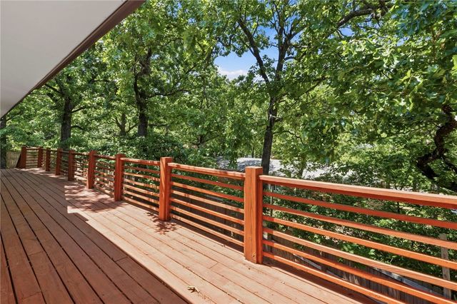 1143 N Oak Drive, Fayetteville, AR 72701