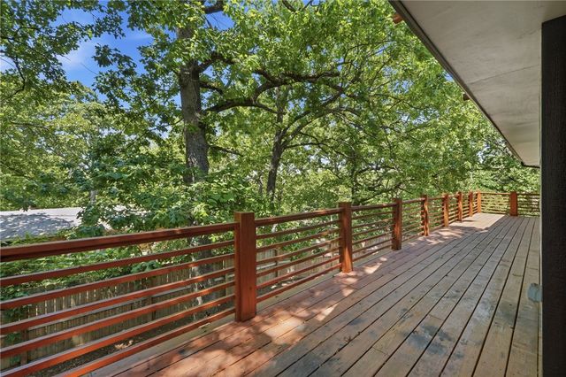 1143 N Oak Drive, Fayetteville, AR 72701