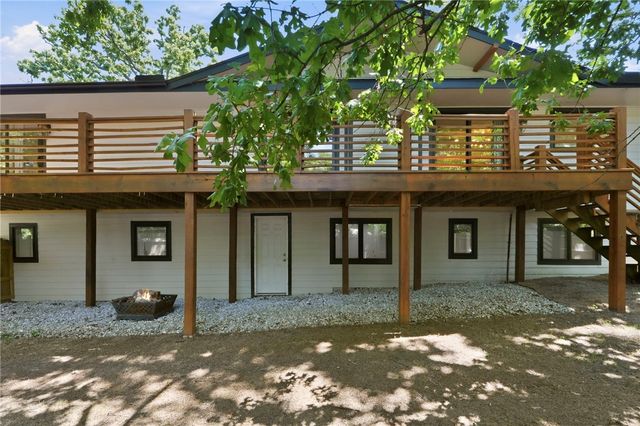 1143 N Oak Drive, Fayetteville, AR 72701