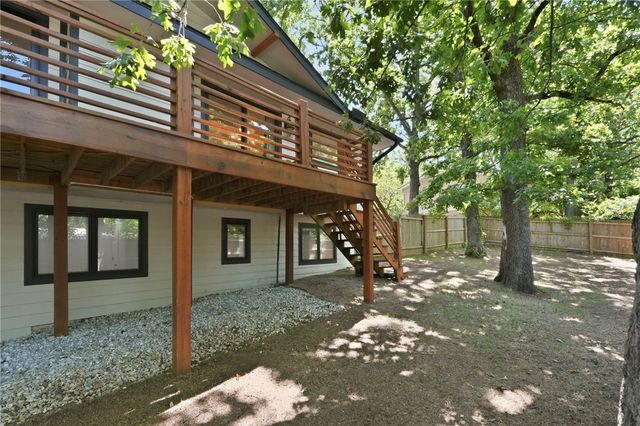 1143 N Oak Drive, Fayetteville, AR 72701