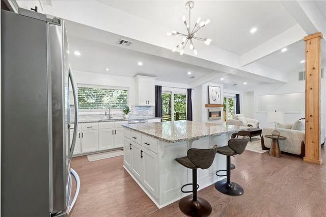 1143 N Oak Drive, Fayetteville, AR 72701
