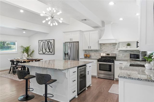 1143 N Oak Drive, Fayetteville, AR 72701