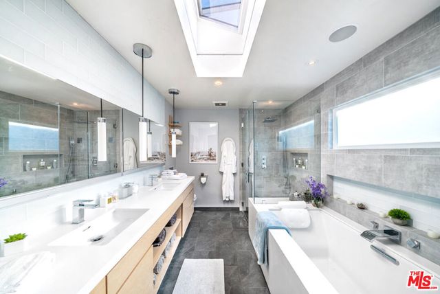 3769 Greenwood Avenue, Los Angeles, CA 90066