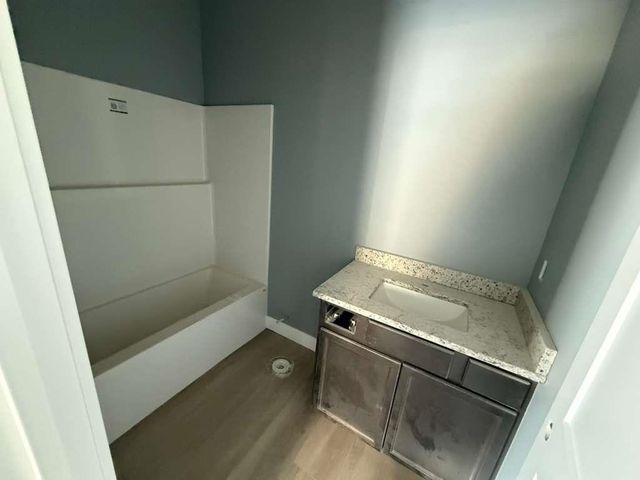 5180 N Toben Dr, Bel Aire, KS 67226