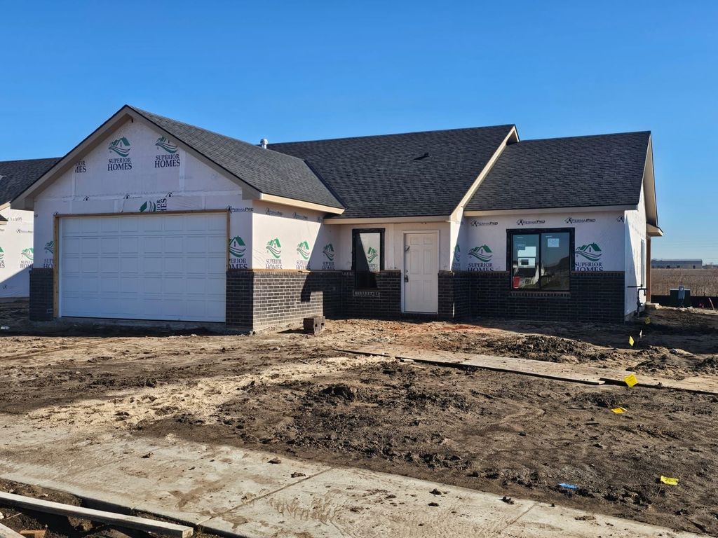 5180 N Toben Dr, Bel Aire, KS 67226