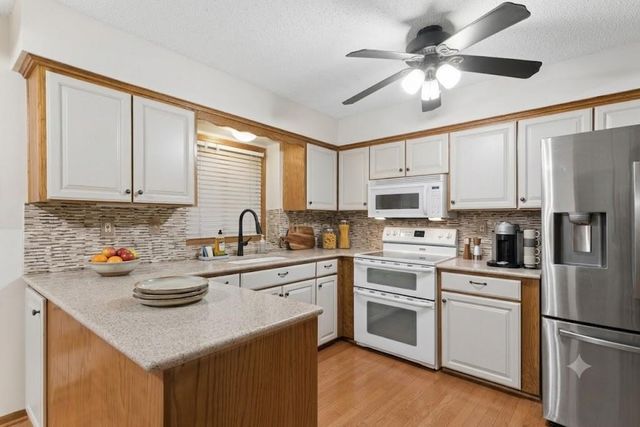 617 W Maple Street, Raymore, MO 64083