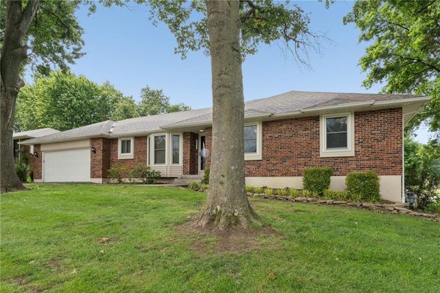 617 W Maple Street, Raymore, MO 64083