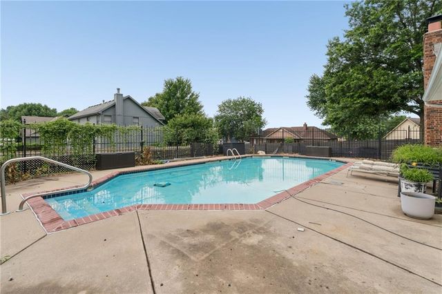 617 W Maple Street, Raymore, MO 64083