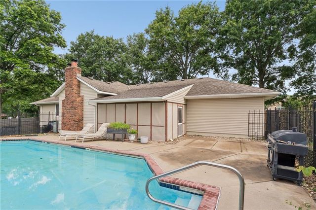 617 W Maple Street, Raymore, MO 64083