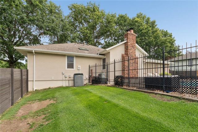 617 W Maple Street, Raymore, MO 64083