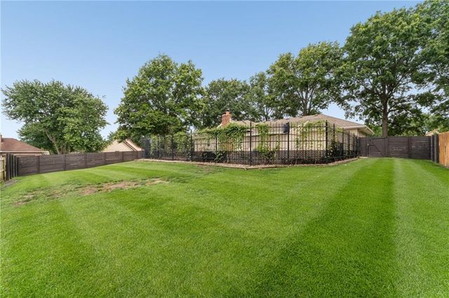 617 W Maple Street, Raymore, MO 64083
