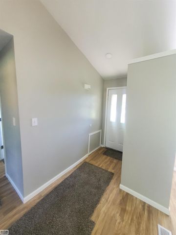 32315 beaconsfield street Road, Roseville, MI 48066